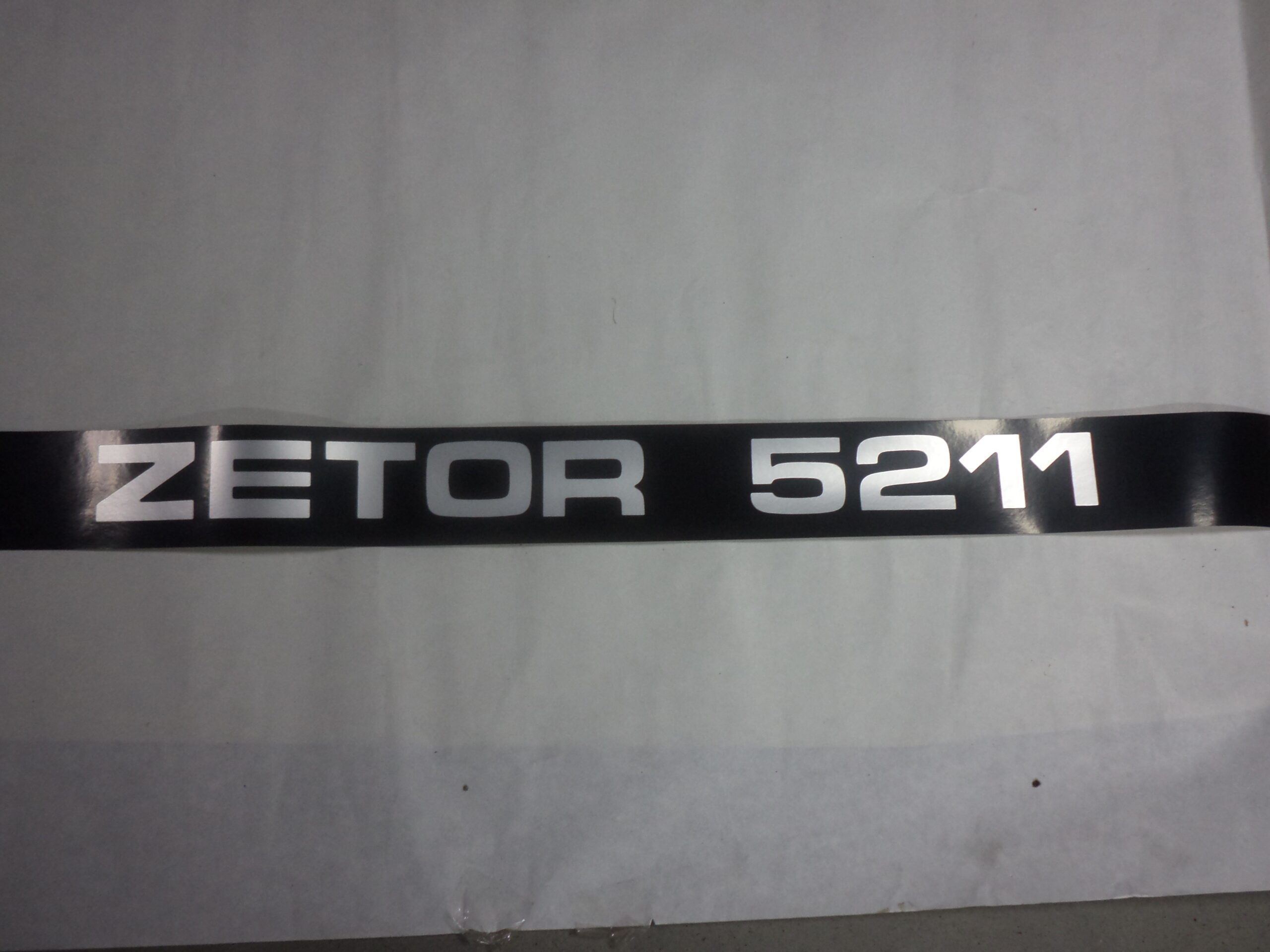 Nápis zetor bočný 5211 Lavý
