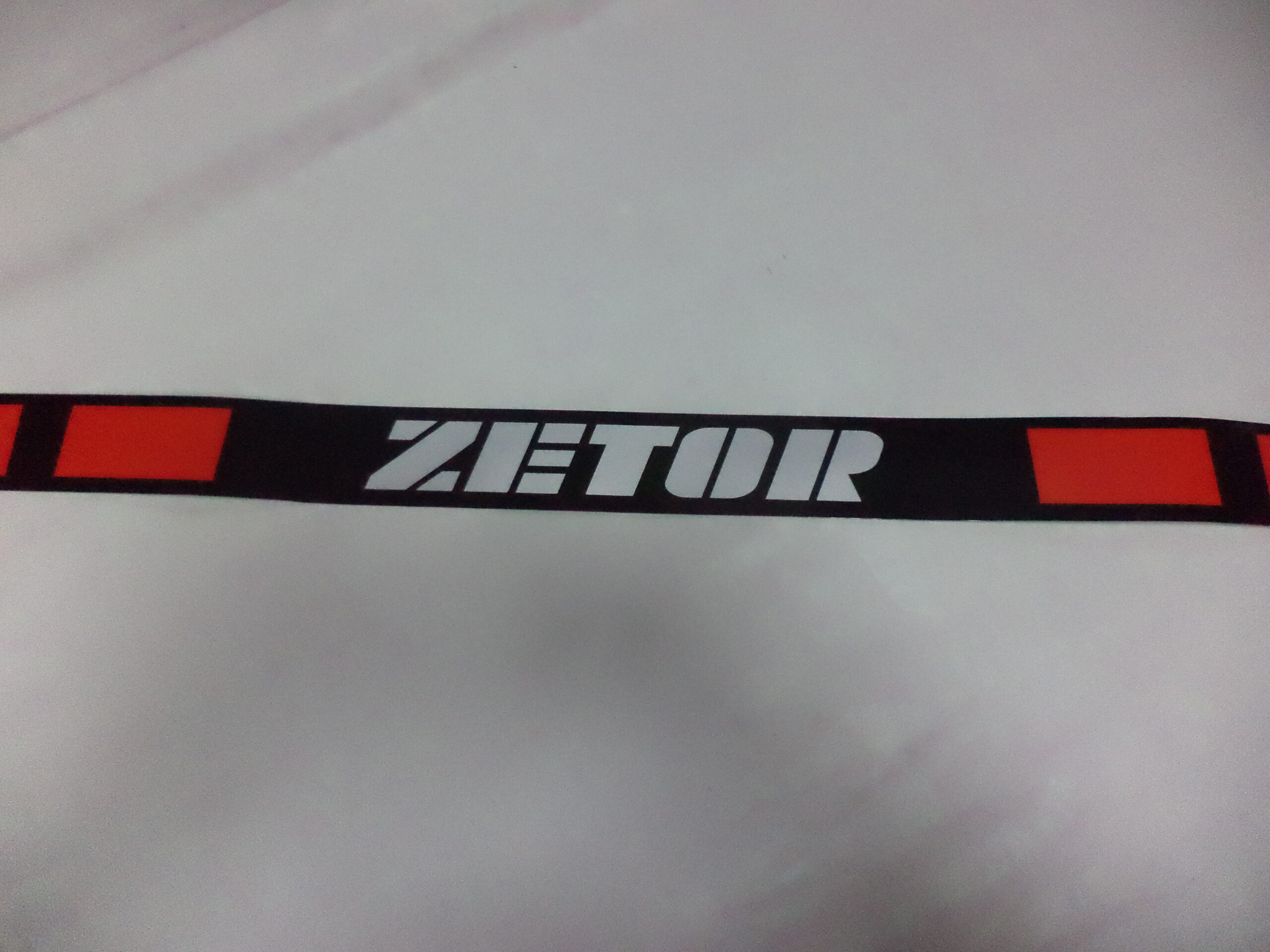 nápis Zetor zad.